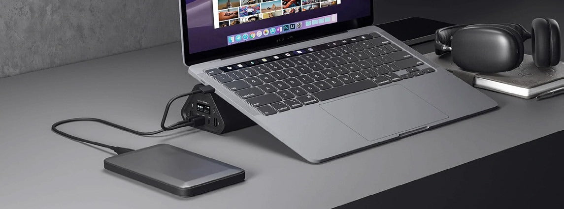 Omni 40+ connected to a laptop on a desk